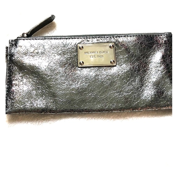 Michael Kors Wristlet - Picture 1 of 3